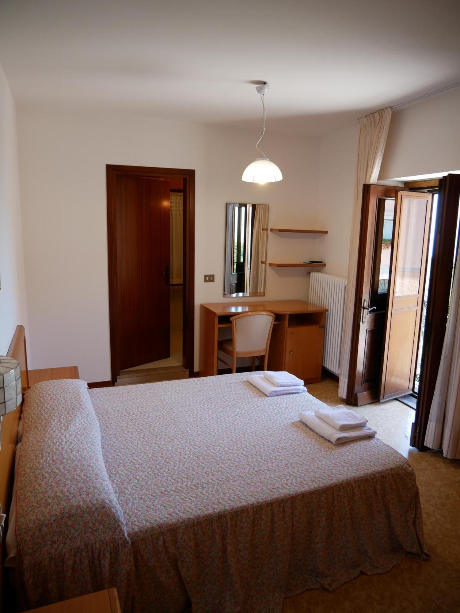 Hotel Casa Del Pellegrino - Castelmonte Esterno foto